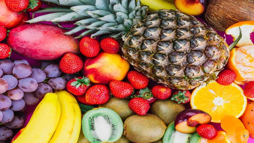 wellhealthorganic.comseasonal-fruits-healthy-in-summer