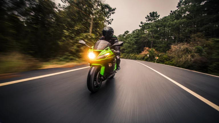 Kawasaki Ninja 300 – Rivals, Price, Features, Suspension, Brakes and More