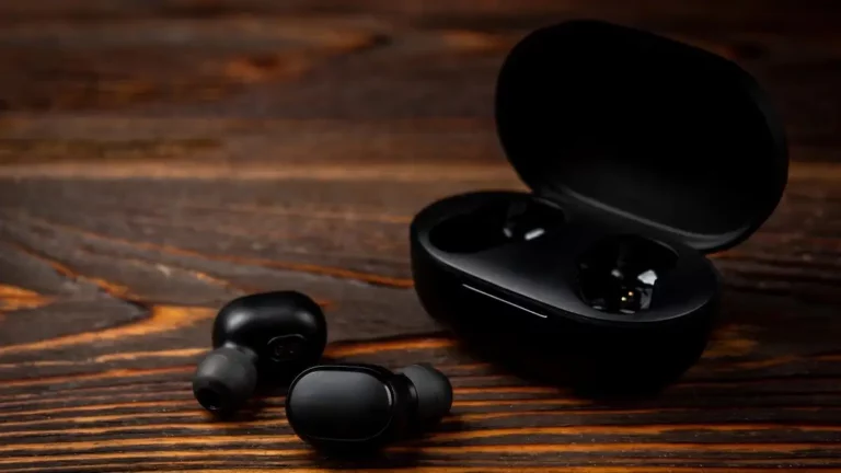 best wireless earbuds under 200 dollars 2024